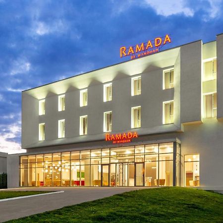 Ramada By Wyndham Targu Jiu Hotel ภายนอก รูปภาพ
