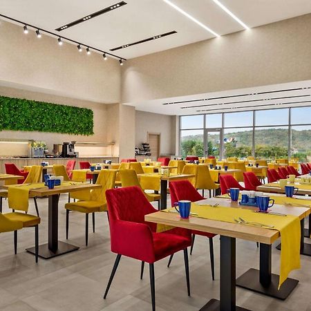 Ramada By Wyndham Targu Jiu Hotel ภายนอก รูปภาพ