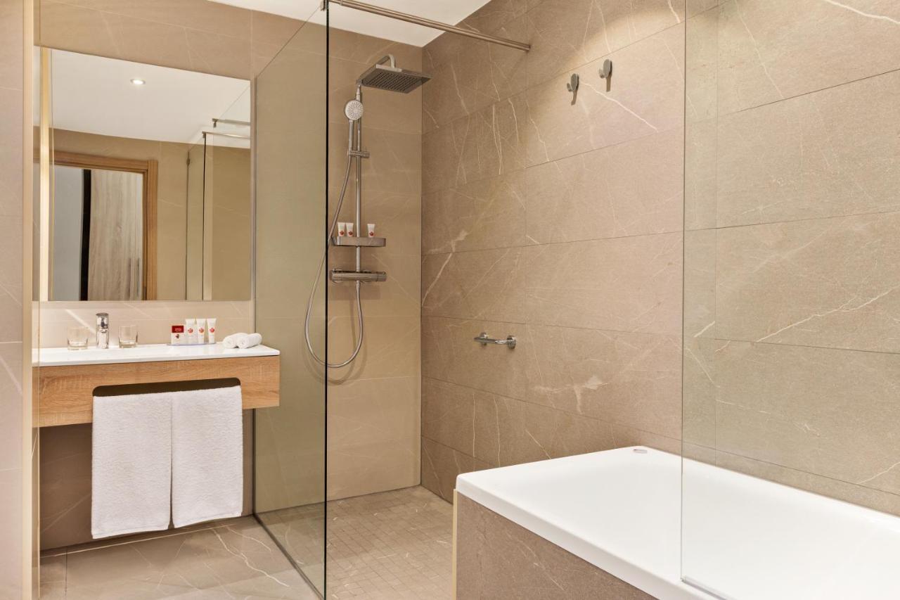 Ramada By Wyndham Targu Jiu Hotel ภายนอก รูปภาพ
