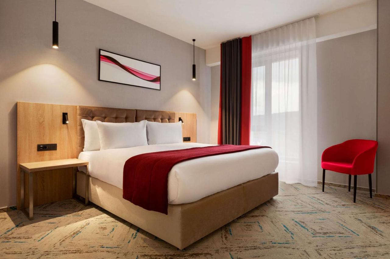 Ramada By Wyndham Targu Jiu Hotel ภายนอก รูปภาพ