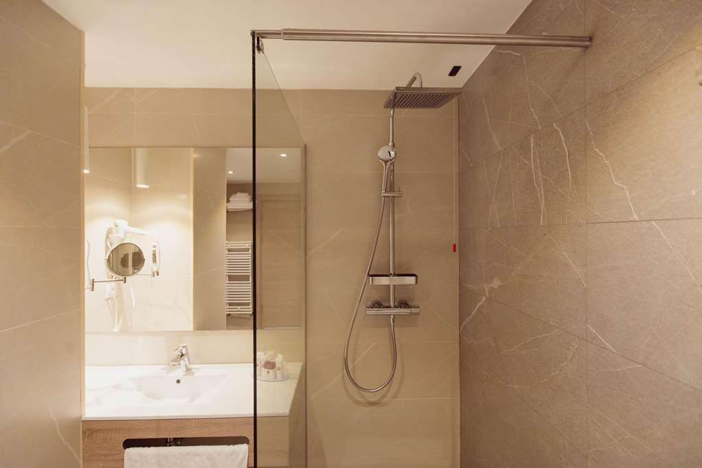 Ramada By Wyndham Targu Jiu Hotel ภายนอก รูปภาพ